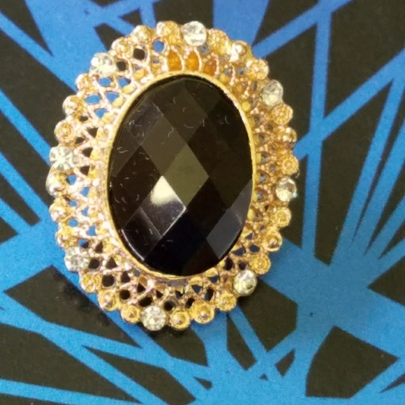 Black oval earrings - Picture 2 of 3